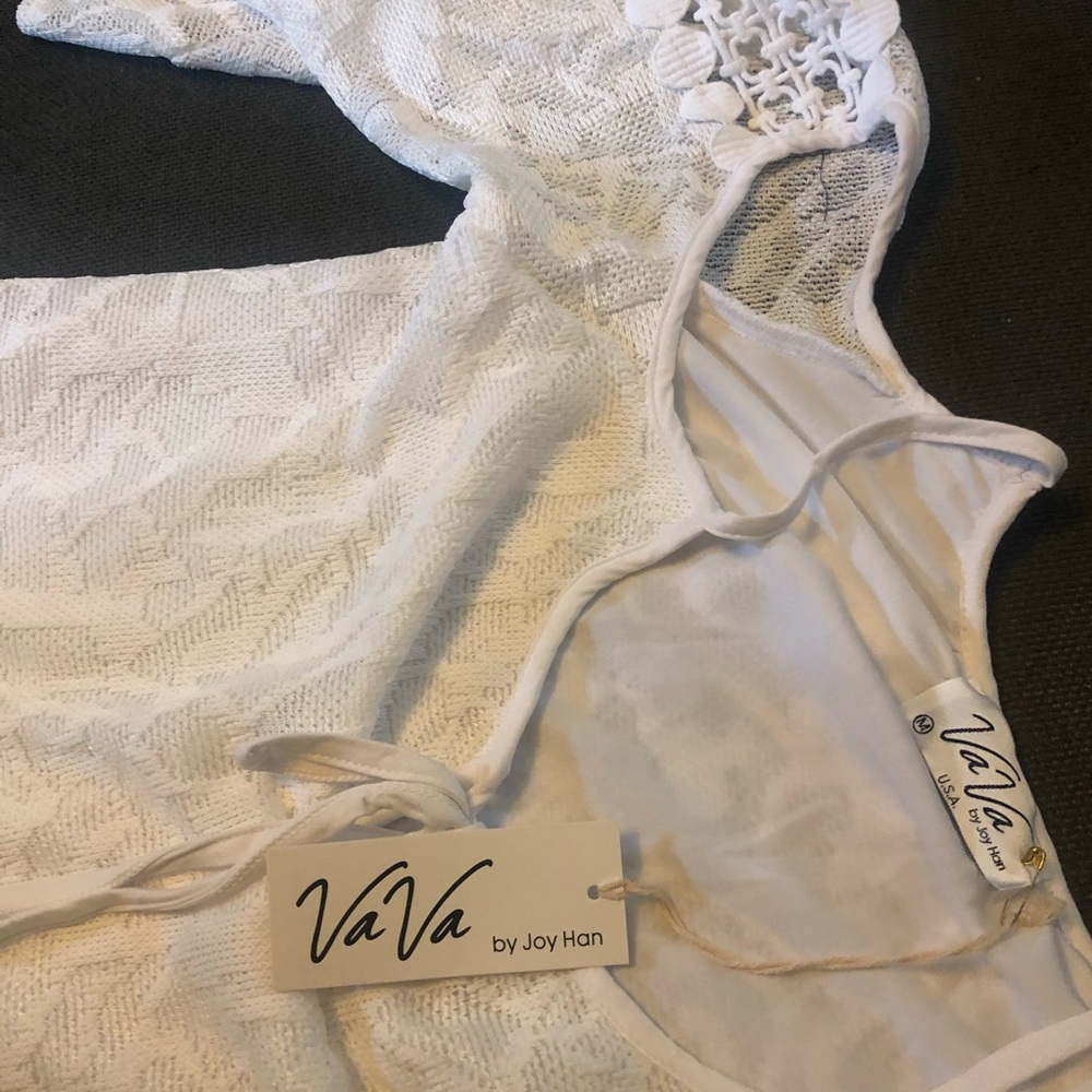 VaVa by Joy Han White Eyelet Top NWT - Picture 2 of 2